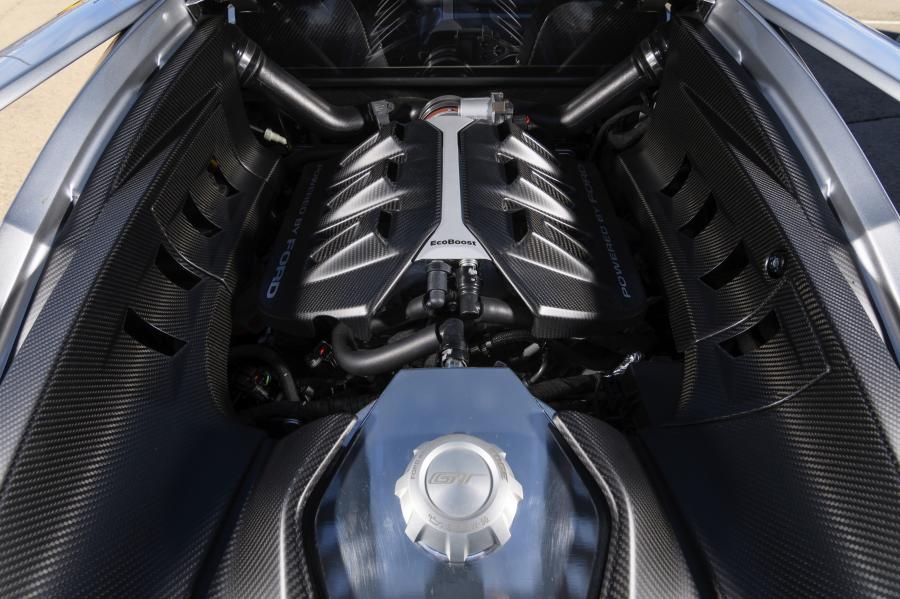 Моторный отсек Ford GT 2017 года  (фото 8 из 65)